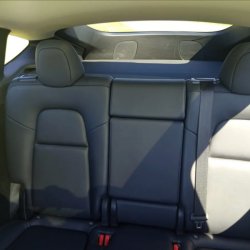 Venta en Uruguay de Tesla Model y  4 puertas 
