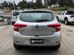 Renault Sandero  hatchback ofrecido en Parque del Plata 