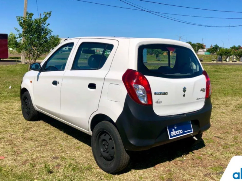 Suzuki Alto  hatchback ofrecido en Artigas 