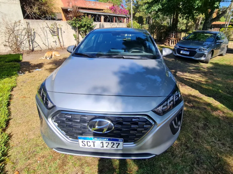 Hyundai Ioniq  hatchback ofrecido en Ciudad de la Costa 