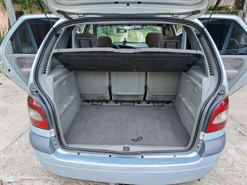 vista interna del Renault