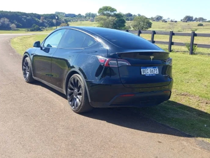 venta de Tesla Model y usado