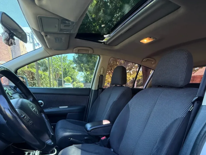 Modelo tiida hb por dentro