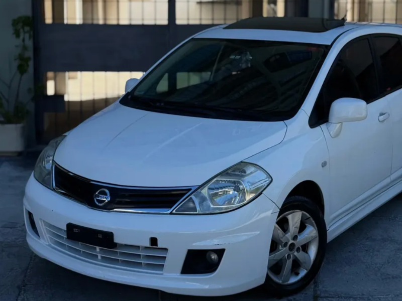 Nissan tiida hb  hatchback ofrecido en Reducto 