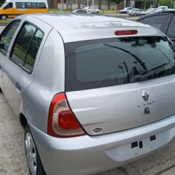 Renault Clio  hatchback ofrecido en Punta Gorda 