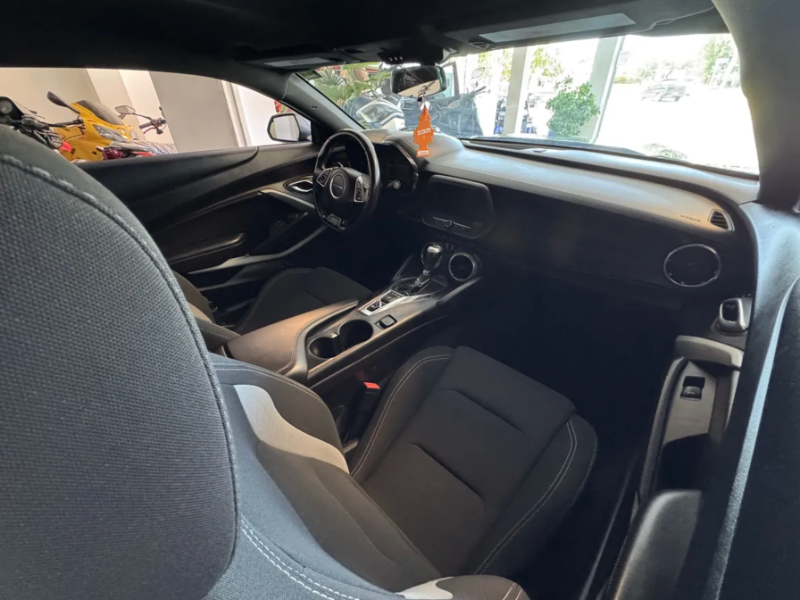 interior del vehículo en condiciones